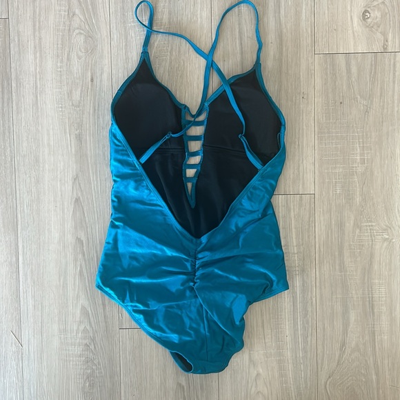 Rand new Women's Plunging Strappy One-Piece Swimsuit, Size Small - Picture 6 of 6